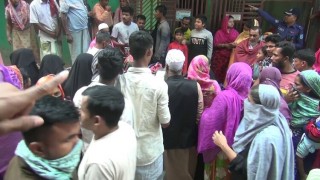 নরসিংদীতে বেড়াতে আসা তরুণীর ঝুলন্ত লাশ উদ্ধার নরসিংদীতে বেড়াতে আসা তরুণীর ঝুলন্ত লাশ উদ্ধার