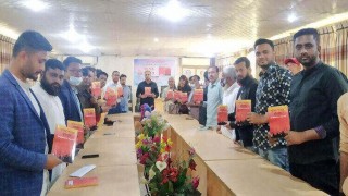 পলাশে ”স্মৃতির পাতায় মুক্তিযুদ্ধ” বইয়ের মোড়ক উন্মোচন