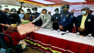 নরসিংদীতে পুলিশের উদ্যোগে শীতবস্ত্র বিতরণ