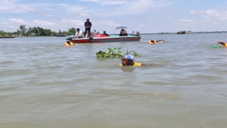 এবার মেঘনায় সাঁতরিয়ে ২১০ কিলোমিটার পাড়ি বকুল সিদ্দিকীর