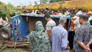 রায়পুরার হাসনাবাদ রেলক্রসিংয়ে ট্রেনের ধাক্কায় পিকাপের ৪ যাত্রী নিহত