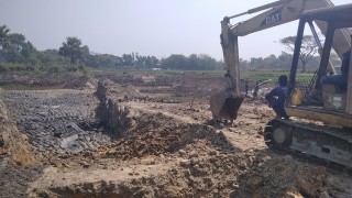 আমদিয়ায় ফসলী জমির মাটি যাচ্ছে ইটভাটায়