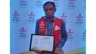 বসুন্ধরা মিডিয়া অ্যাওয়ার্ড পেলেন নরসিংদীর প্রবীন সাংবাদিক নিবারণ রায়
