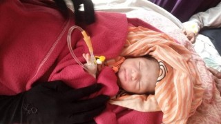 মনোহরদীতে রাস্তার পাশে পড়েছিল পলিথিনে মোড়ানো নবজাতক মনোহরদীতে রাস্তার পাশে পড়েছিল পলিথিনে মোড়ানো নবজাতক