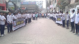 মাধবদীতে থুতু ফেলায় কিশোরকে কুপিয়ে হত্যাকারীদের বিচার দাবিতে মানববন্ধন