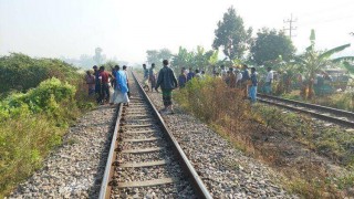 রায়পুরায় ট্রেনের ধাক্কায় অজ্ঞাতনামা যুবক নিহত রায়পুরায় ট্রেনের ধাক্কায় অজ্ঞাতনামা যুবক নিহত