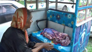 পলাশে নবজাতককে সাপ ভেবে ডোবায় ফেলে দিয়ে হত্যার অভিযোগ মায়ের বিরুদ্ধে পলাশে নবজাতককে সাপ ভেবে ডোবায় ফেলে দিয়ে হত্যার অভিযোগ মায়ের বিরুদ্ধে