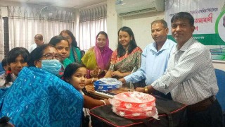 পলাশে বিভিন্ন বিদ্যালয়ে সাংস্কৃতিক সরঞ্জামাদী বিতরণ পলাশে বিভিন্ন বিদ্যালয়ে সাংস্কৃতিক সরঞ্জামাদী বিতরণ