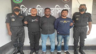 রায়পুরা থেকে অস্ত্র ও গোলাবারুদসহ তিন সন্ত্রাসীকে গ্রেপ্তার করেছে র্যাব রায়পুরা থেকে অস্ত্র ও গোলাবারুদসহ তিন সন্ত্রাসীকে গ্রেপ্তার করেছে র্যাব