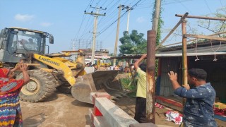 শিবপুরে মহাসড়কের পাশের শতাধিক অবৈধ স্থাপনা উচ্ছেদ শিবপুরে মহাসড়কের পাশের শতাধিক অবৈধ স্থাপনা উচ্ছেদ