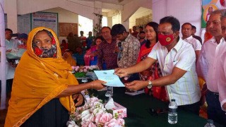 পলাশে বয়স্ক ও প্রতিবন্ধী ব্যক্তিদের ভাতার বই বিতরণ পলাশে বয়স্ক ও প্রতিবন্ধী ব্যক্তিদের ভাতার বই বিতরণ