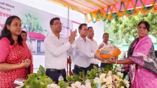 পলাশে আশ্রয়ন প্রকল্প পরিদর্শনে বিভাগীর কমিশনার পলাশে আশ্রয়ন প্রকল্প পরিদর্শনে বিভাগীর কমিশনার