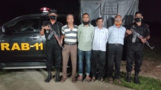 পলাশে সনদ ছাড়াই ডাক্তার পরিচয়ে চিকিৎসার অভিযোগে চারজন আটক পলাশে সনদ ছাড়াই ডাক্তার পরিচয়ে চিকিৎসার অভিযোগে চারজন আটক