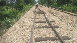 ব্রাহ্মণবাড়িয়ায় ৮ ঘন্টা পর ট্রেন চলাচলের উপযোগী হলো গরমে বাঁকা হওয়া রেললাইন ব্রাহ্মণবাড়িয়ায় ৮ ঘন্টা পর ট্রেন চলাচলের উপযোগী হলো গরমে বাঁকা হওয়া রেললাইন