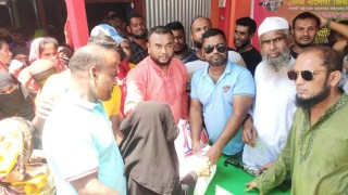 রায়পুরায় প্রবাসীদের পক্ষ থেকে দরিদ্রের মাঝে ঈদ উপহার বিতরণ