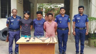 পলাশে ডাকাতির প্রস্তুতিকালে তিনজন গ্রেপ্তার, দেশিয় অস্ত্র ও ইয়াবা জব্দ