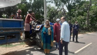 পলাশে লাইসেন্সবিহীন ট্রলি চালানোর অপরাধে জরিমানা