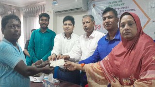 পলাশে ১৭ জন রোগী পেলেন সাড়ে ৮ লাখ টাকার অনুদানের চেক