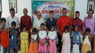 নরসিংদীতে ঈদের রঙ্গিন জামা উপহার পেয়ে খুশি পথশিশুরা