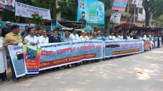 নরসিংদীর চরাঞ্চল আলোকবালীতে সেতুর দাবীতে মানববন্ধন