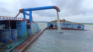 রায়পুরায় অবৈধ বালু উত্তোলনের দায়ে ১০ লাখ টাকা জরিমানা, ড্রেজার জব্দ