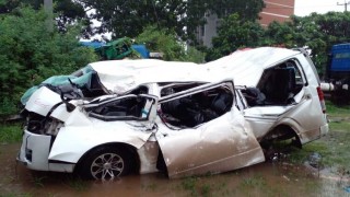 শিবপুরে ট্রাকের সঙ্গে সংঘর্ষে প্রাণ গেল মাইক্রোবাসের ৭ যাত্রীর, আহত ৪