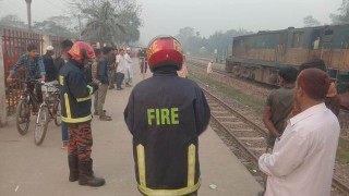 রায়পুরায় সুরমা মেইল ট্রেনের ইঞ্জিনে আগুন রায়পুরায় সুরমা মেইল ট্রেনের ইঞ্জিনে আগুন