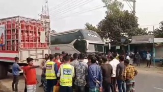 ট্রাক চাপায় গেল প্রাণ, বাবার সাথে শেষ দেখা হলো না শিশুটির ট্রাক চাপায় গেল প্রাণ, বাবার সাথে শেষ দেখা হলো না শিশুটির