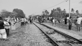 রায়পুরায় ট্রেনে কাটাপড়ে অজ্ঞাত নারীর মৃত্যু রায়পুরায় ট্রেনে কাটাপড়ে অজ্ঞাত নারীর মৃত্যু