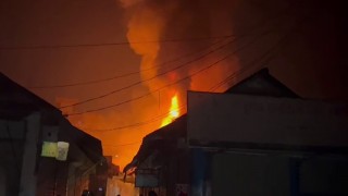 নরসিংদীতে বাজারে আগুন, কোটি টাকার ক্ষতি নরসিংদীতে বাজারে আগুন, কোটি টাকার ক্ষতি