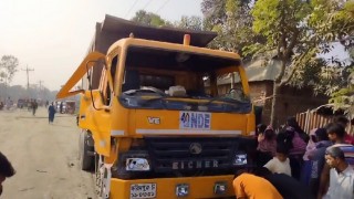 পলাশে ড্রাম ট্রাকের চাপায় শিশু নিহত পলাশে ড্রাম ট্রাকের চাপায় শিশু নিহত