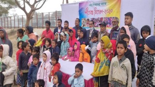 নরসিংদীতে অর্ধশতাধিক পথশিশুর মাঝে শীতবস্ত্র বিতরণ নরসিংদীতে অর্ধশতাধিক পথশিশুর মাঝে শীতবস্ত্র বিতরণ