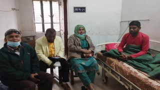 শিবপুরে চিকিৎসাধীন সাংবাদিককে দেখতে হাসপাতালে যুগ্ম সচিব শিবপুরে চিকিৎসাধীন সাংবাদিককে দেখতে হাসপাতালে যুগ্ম সচিব