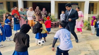 পলাশে মানসম্মত শিক্ষা বাস্তবায়নে শিক্ষার্থীদের পাশে ইউএনও পলাশে মানসম্মত শিক্ষা বাস্তবায়নে শিক্ষার্থীদের পাশে ইউএনও
