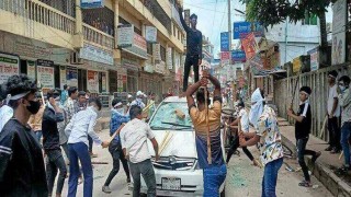 নরসিংদীতে দুই ছাত্রদল নেতা হত্যার প্রতিবাদে বিক্ষোভ, গাড়ি ভাংচুর, আইনজীবীসহ আহত ৭