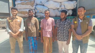 রায়পুরায় কাভার্ড ভ্যান ভর্তি ২৪ লাখ টাকা মূল্যের নিষিদ্ধ পলিথিন জব্দ, আটক ৩