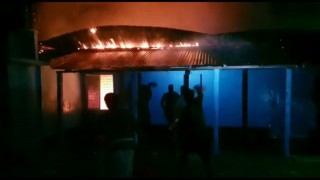 শিবপুরে এমপি ও উপজেলা আওয়ামী লীগের অস্থায়ী কার্যালয় পুড়িয়ে দিয়েছে দুর্বৃত্তরা