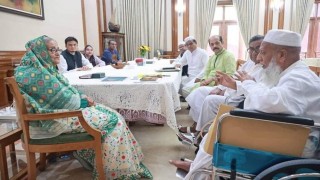 প্রধানমন্ত্রীর সঙ্গে সাক্ষাৎ করেছেন গুলিবিদ্ধ শিবপুর উপজেলা চেয়ারম্যান হারুন খান