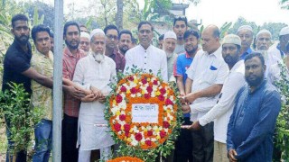 বিএনপি নেতা সানাউল্লাহ মিয়ার সমাধিস্থলে মনজুর এলাহীর শ্রদ্ধা নিবেদন