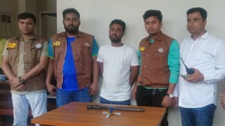 নরসিংদীতে অস্ত্র-গুলিসহ ১৪ মামলার আসামী গ্রেপ্তার