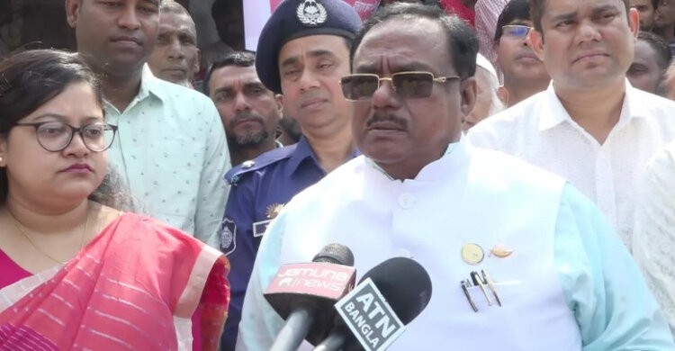 শিগগিরই কার্ডের মাধ্যমে চাল বিক্রি কার্যক্রম শুরু হবে: খাদ্যমন্ত্রী শিগগিরই কার্ডের মাধ্যমে চাল বিক্রি কার্যক্রম শুরু হবে: খাদ্যমন্ত্রী