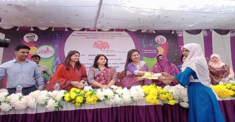 রায়পুরায় মেধা বৃত্তি প্রদান ও বাল্যবিবাহ প্রতিরোধী সভা রায়পুরায় মেধা বৃত্তি প্রদান ও বাল্যবিবাহ প্রতিরোধী সভা