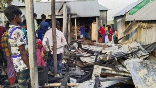 রায়পুরায় আগুনে পুড়ে শিশু নিহত, চার ঘর ভস্মীভূত