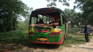 রায়পুরায় চুরি করা বাস ভেঙে বিক্রির চেষ্টা, তিনজন আটক