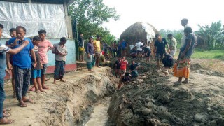 বেলাবতে খাল ভরাটে জলাবদ্ধতা, বাধ্য হয়ে কেটে দিল এলাকাবাসী বেলাবতে খাল ভরাটে জলাবদ্ধতা, বাধ্য হয়ে কেটে দিল এলাকাবাসী