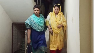 ঘোড়াশালে গৃহকর্মীকে নির্যাতনের অভিযোগে চিকিৎসকের স্ত্রী গ্রেপ্তার ঘোড়াশালে গৃহকর্মীকে নির্যাতনের অভিযোগে চিকিৎসকের স্ত্রী গ্রেপ্তার