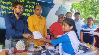 পলাশে শিক্ষার্থীদের মাঝে শিক্ষাবৃত্তি ও শিক্ষা উপকরণ বিতরণ পলাশে শিক্ষার্থীদের মাঝে শিক্ষাবৃত্তি ও শিক্ষা উপকরণ বিতরণ