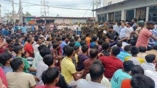 নরসিংদীতে সেনাবাহিনীর মধ্যস্থতায় কাজে ফিরছেন ৩ শত কারখানার ২০ হাজার শ্রমিক নরসিংদীতে সেনাবাহিনীর মধ্যস্থতায় কাজে ফিরছেন ৩ শত কারখানার ২০ হাজার শ্রমিক