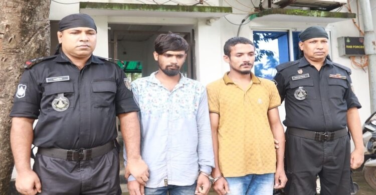 পিতা হত্যার প্রতিশোধ নিতে ফুফাত ভাইকে কুপিয়ে হত্যা: দুই সহোদরকে গ্রেপ্তার করল র্যাব পিতা হত্যার প্রতিশোধ নিতে ফুফাত ভাইকে কুপিয়ে হত্যা: দুই সহোদরকে গ্রেপ্তার করল র্যাব