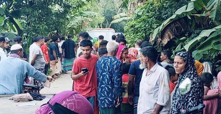 সড়কের পাশে পড়েছিল মধ্যবয়সী এক বক্তির মরদেহ সড়কের পাশে পড়েছিল মধ্যবয়সী এক বক্তির মরদেহ